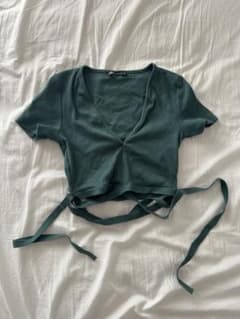 ZARA 半袖 クロップド丈 ラップトップス グリーン Mサイズのサムネイル