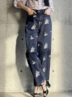 Adonisis 刺繍バギーストレートデニムパンツ Adonisis 刺繍バギーストレートデニムパンツ - メルカリ