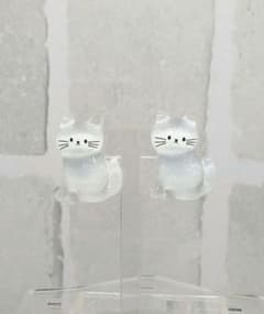 猫ちゃんのスタッドピアス　　　　(ブルーグレーver) ハンドメイドのサムネイル
