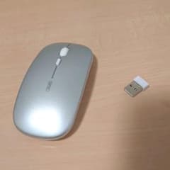 ワイヤレスマウス(マイクロUSBの充電器はなし)のサムネイル