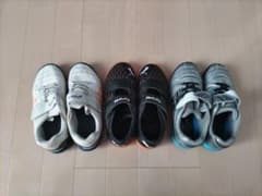 サッカー　トレーニングシューズ　3足のサムネイル