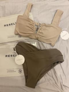 【タグ付き新品】RESELVES   ビキニ  水着  上下セット Mのサムネイル