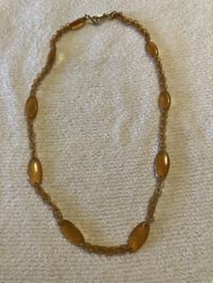アンバー調 オーバルビーズ 琥珀風ネックレスのサムネイル