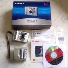 カシオ　QV-R40 デジカメ　中古品　単三電池のサムネイル