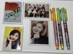 TWICE 写真・チェキ・ペンセットのサムネイル