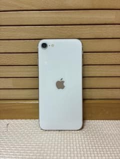 iPhone SE 第3世代 128GB本体 ホワイト バッテリー最大容量73%のサムネイル