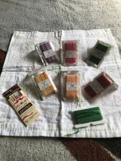 リボン刺繍の糸と針のセットです。のサムネイル