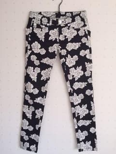 新品 花柄パンツのサムネイル