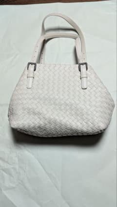 Bottega Veneta ホワイト イントレチャート ハンドバッグ 正規品のサムネイル