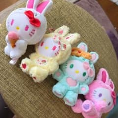 ハローキティ うさぎ着ぐるみ マスコット 4点セットのサムネイル