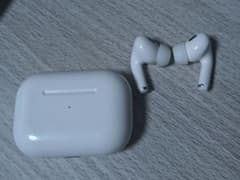 AirPods Pro ホワイト 本体　右耳が聞こえませんのサムネイル