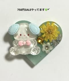 再販不可。立体犬♡ハートレジンヘアゴムブローチ - メルカリ