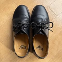 Dr. Martens 3ホールのサムネイル
