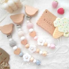 Love bear♡おしゃぶりホルダー　出産祝い　歯固め　おもちゃホルダーのサムネイル