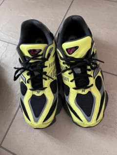 New Balance 9060 イエロー　27.5のサムネイル