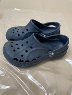 Crocs キッズ用 ネイビー サンダルのサムネイル