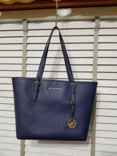 ☆MICHAEL KORS☆ネイビーバックのサムネイル