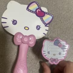 ハローキティうちわと腕輪のサムネイル