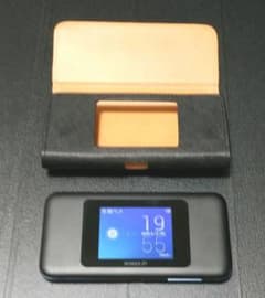 WiMAX2+ W06 本体、専用ケースのサムネイル
