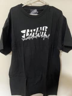 LEFLAH ブラック Tシャツ グラフィックプリントのサムネイル