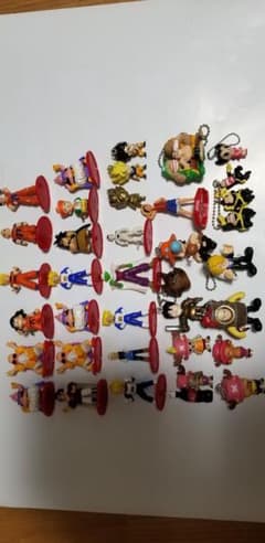 ワンピース、ドラコンボールのフィギュアのサムネイル