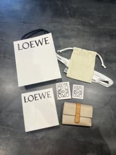 ひーさん様専用♡LOEWE ロエベ 三つ折り財布 レザー ベージュのサムネイル