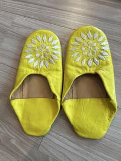 イエロー　刺繍　レザー製　スリッパ　バブーシュのサムネイル