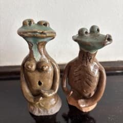 Ceramic frog figurine set of two, suitable for pre-death arrangements, crafts, art, and retro style.