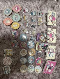 ちいかわ飯店 アクリルスタンド 缶バッチのサムネイル
