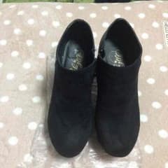 黒ショートブーツのサムネイル