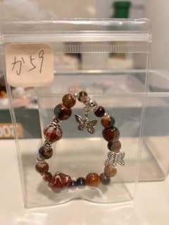 ハンドメイド 天然石ブレスレット 蝶のチャーム付きのサムネイル