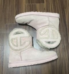 UGG×TELFARピンク ムートンブーツ - メルカリ