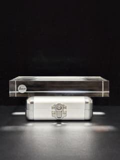 Leica ライカ カメラ展示用 クリスタルディスプレイ台 非売品 店舗展示品 Leica ライカ カメラ展示用 クリスタルディスプレイ台 非売品 店舗展示