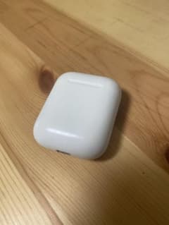 Apple AirPods 第1世代 充電ケース 片耳 イヤフォン ケース付きのサムネイル
