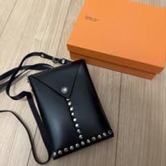 TOGA PULLA スタッズ付きポーチ 箱入り TOGA PULLA スタッズ付きポーチ 箱入り - メルカリ