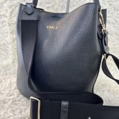 ✨美品✨ フルラ ダナエ ショルダーバッグ 2way 巾着 シボ革 ブラック 