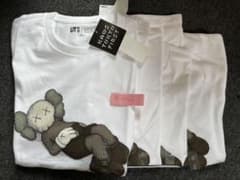 【新品未使用】KAWS x ユニクロ Tシャツのサムネイル