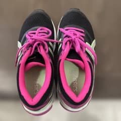 asics 黒ピンク スニーカーのサムネイル
