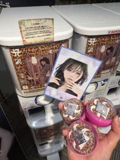 浜崎あゆみ PINS CAPSULE vol.1 ガチャ 3種 ポストカード付きのサムネイル