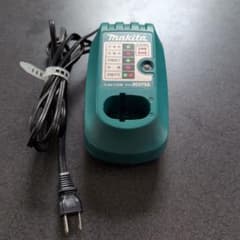 マキタ Makita 充電器 DC07SA 本体のサムネイル