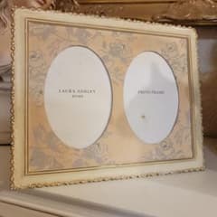 LAURA ASHLEY 　ヴィンテージ　 大きいフォトフレーム LAURA ASHLEY HOME ヴィンテージ 大きいフォトフレーム - メルカリ