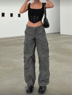 SHEIN ダークグレー カーゴパンツ　Mサイズのサムネイル