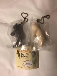 つままれるねこのサムネイル