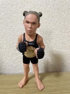 UFCフィギュア　ロンダラヴジー　チャンピオンベルト付き UFCフィギュア ロンダラヴジー チャンピオンベルト付き - メルカリ