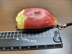 焼き芋 食品サンプル ストラップのサムネイル