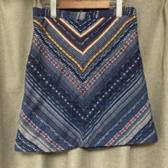 日本に実店舗なしAnthropologie 刺繍入り ミニスカート ネイビー系のサムネイル