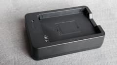 au純正品 TORQUE 5G 電池パック充電器のサムネイル