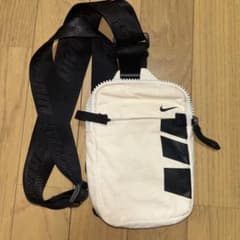 NIKE ショルダーバッグ ホワイト ブラックのサムネイル
