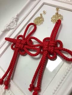 週末限定値下げ！吉祥結びのピアス Aのサムネイル