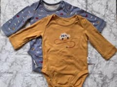 UNIQLOユニクロ ベビー ロンパース 70cm 2枚セット くるま柄 男の子のサムネイル
